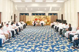 中国武术协会副主席、江苏省武术运动协会主席、海澜集团创始人周建平一行赴泰州调研武术工作图片