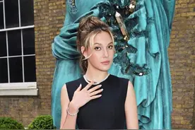 奢侈！谷爱凌戴4400万手表亮相，手拿生蚝与欧洲首富之子聊天图片