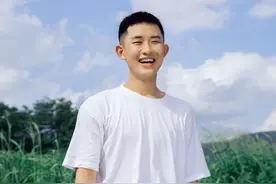 青春和夏日一样热烈-深圳男生少年感写真图片