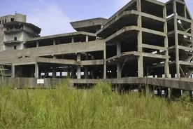 楼房烂尾后开发商交不了房，银行贷款需要还吗？有好消息图片