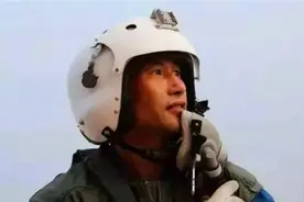 我国飞行员飞至万米高空，突然没油后放弃跳伞，8分钟创世界奇迹图片