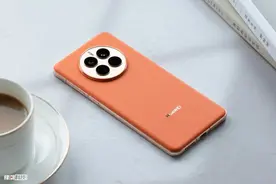 新鲜的华为Mate50真机，上手图来啦图片