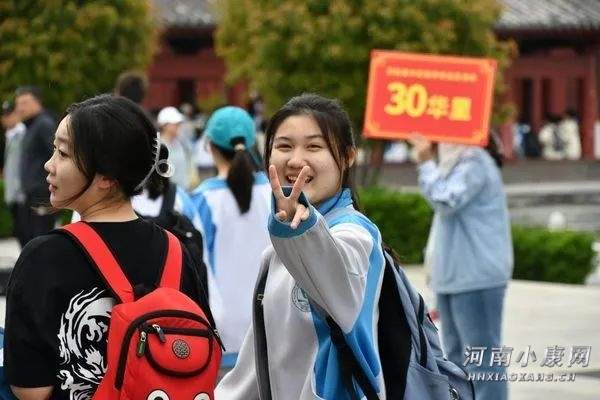 足远更坚青春志,学笃弥增乡土情——开封高中实验学校成功举行2024届"