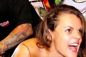 惊！女子居然在这个部位纹身？！图片