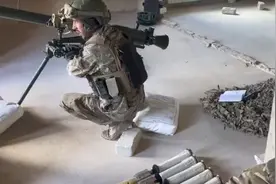 室内玩“筒子”会暴击友军？乌克兰士兵不信邪，就要尝试一下图片