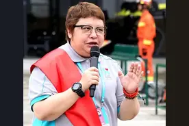 韩红减肥逆袭成女神，瘦了40斤后，身材变苗条，脸也瘦了一大圈图片