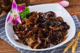 木耳切记不要用清水泡，多加2样，泡发只需3分钟，清脆爽口又解馋图片