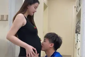 网红许华升官宣当爸！详述与“婷婷”复合全过程，甜蜜亲吻孕肚图片