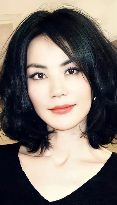 王菲：两婚两离，53岁和谢霆锋只恋爱不结婚，今两个女儿成她烦恼