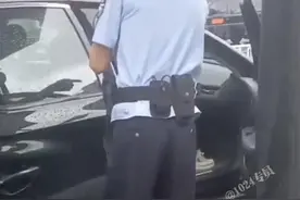 父女俩与网约车司机起冲突，赖在车上34个小时还在车上撒尿，现以“寻衅滋事”调查图片