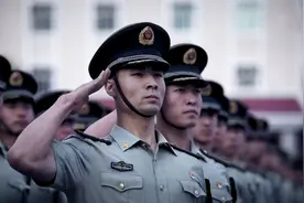 如果真有战争来临，那些退役军人会被优先召回，有可能是以下4种图片