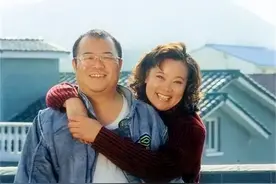 皇嫂方青卓近况：拒养生父被告发，二婚高龄产子，今67岁吐槽老公图片