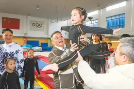 李大双李小双近照，头发已白，都娶了娱乐圈女神，50岁仍没有孩子图片