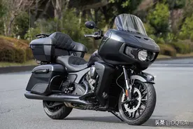 美式巡航重机，印第安2022款黑马，1768cc排量水冷V缸122马力图片