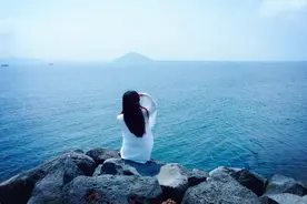 只有深爱你的女人，才愿意为你做这两件事图片