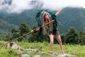 “一妻多夫”的部落，男人参加选美，用尽浑身解数来吸引女性图片
