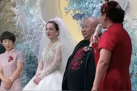 网红“老狗”结婚不足一年，被确诊口腔癌晚期，妻子捂鼻一脸嫌弃图片