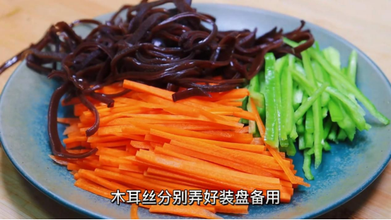 饭店的鱼香肉丝为啥那么好吃？分享正确做法，色泽红亮，美味下饭