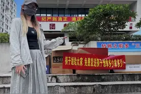 笑哭，筷子姐后续!直接在食堂免费发筷子 不能拿6双因为6双犯法图片