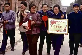 老师傅：国营时期工厂八级工资制，工人待遇地位高、职业受欢迎图片