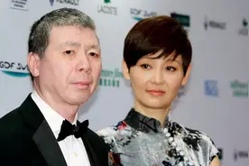 冯小刚与张娣离婚23年：他娶徐帆生活圆满，她做单亲妈妈让人心痛图片