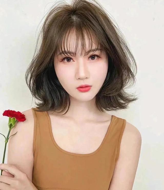 圆脸适合的减龄百搭短发发型,让你显瘦一整年