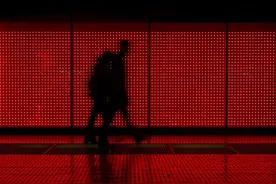 那个掌握了中国最多电梯广告的男人，在电梯里劝你花钱图片