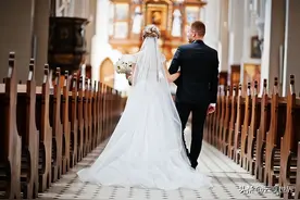 遭嫌弃的父母不准参加儿子的婚礼，既然如此，那就不要怪父母了图片