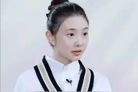 刘浩存“白纸”演技：低头、抿嘴、落泪，一个模板吃遍天图片