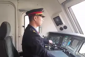 涨姿势！火车司机手势大揭秘图片