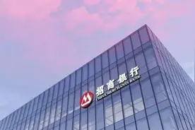 多重隐忧下的招商银行，跌跌不休 | 财报观察图片