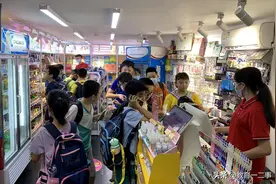 新学期开学，10岁女孩在文具店买到性暗示钥匙扣，商家良心不痛吗图片