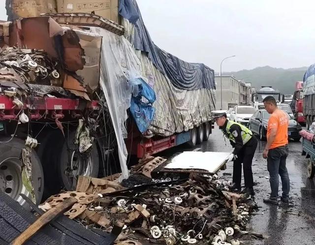 景德镇公安收到一通特殊的“报警”电话，原来是一位外地游客点名表扬……