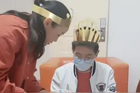 孙妈直播庆孙卓18岁生日，孙海洋夫妇再次拥抱儿子，看哭一众网友图片