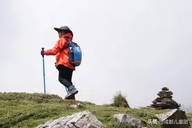 7岁登顶海拔5355米的雪山，一场父子间的秘密约定图片
