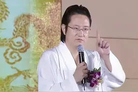 “神仙道长”徒手通电治病，7天学费36000，骗3万弟子，下场如何图片