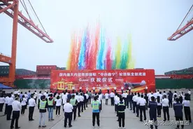 国内最大内贸集装箱船舶“中谷南宁”轮首航北部湾港图片