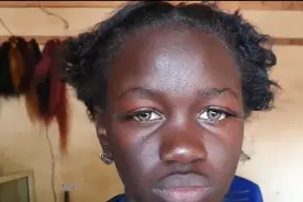 非洲新娘准备结婚，脸色太黑涂抹1斤粉底化婚妆，丈夫当场认不出图片