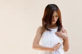 乳腺癌手术后，才是煎熬的开始，4个症状出现，当心与乳腺癌有关图片