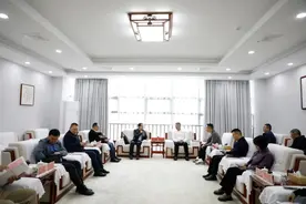 许俊松与贵州蔬菜集团董事长邓荣光一行座谈图片