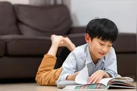 爷爷让孙子读历史，一年后成学霸，学习找对途径，真的可以很简单图片