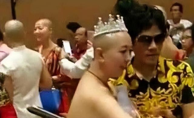 太嚣张！浓妆艳抹、饮酒作乐，五台山美貌“尼姑”何以如此放肆？