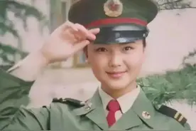 杨幂卷发穿军装翻车，和刘涛殷桃的“军装照”放一起，差别出来了图片