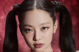 火辣女神Jennie的惊人变身，肚脐眼竖化、肩胛骨超魅惑！图片