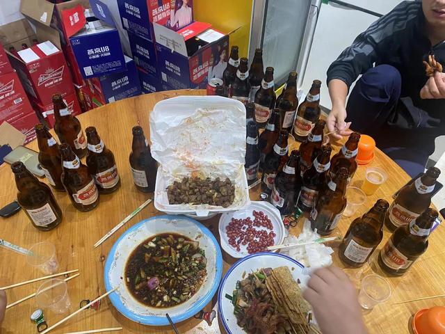 骰子怎么玩骰子玩法介绍（摇骰子的玩法）