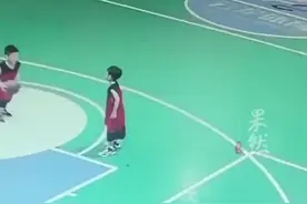 幼儿园大班小朋友打篮球，动作惊艳“神走位”完美命中图片