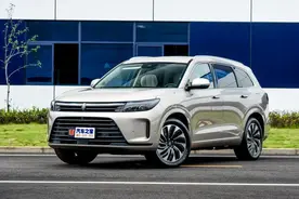 问界M7：三十来万，车长超5米+6座！这款“华为车”奶爸必备？图片