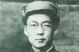 49年太原解放，徐向前接到命令“救一个人”，一问才知关在战俘营图片