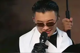 郭有才爆红惊人，全网热议！跑调歌手如何逆袭？揭秘背后真相图片
