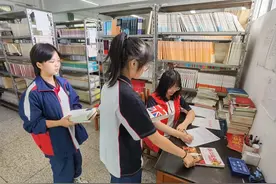 271教育丨让心灵徜徉书海——今天我当图书管理员图片